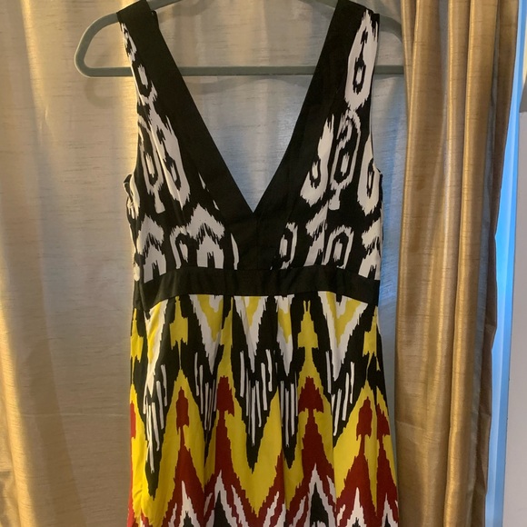 Abstract summer sleeveless dress. Size 4 with zipper on the side.Watch video - Picture 3 of 6